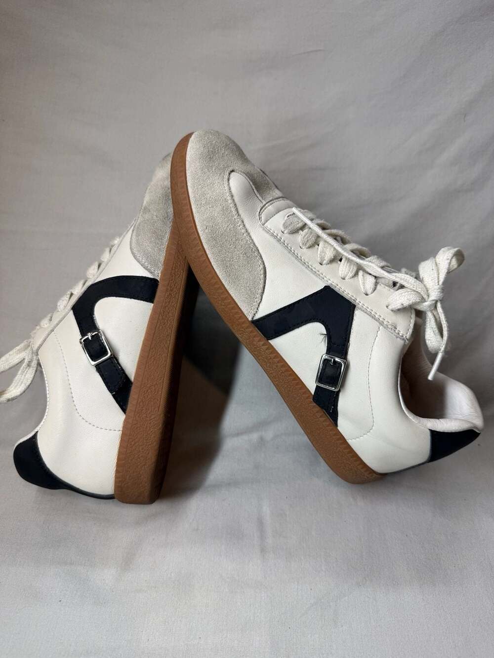 Beau Today White and Black Leather Buckle Sneakers Size 255 (US 8.5)